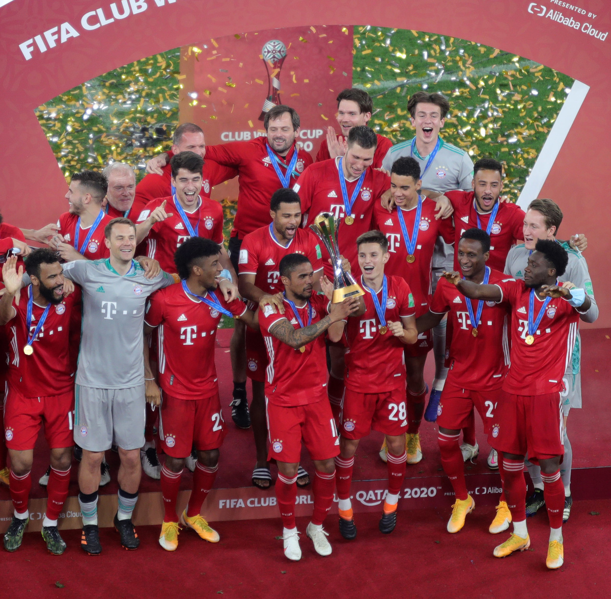 欧美诗化妆品海报设计_美肤产品海报设计制作